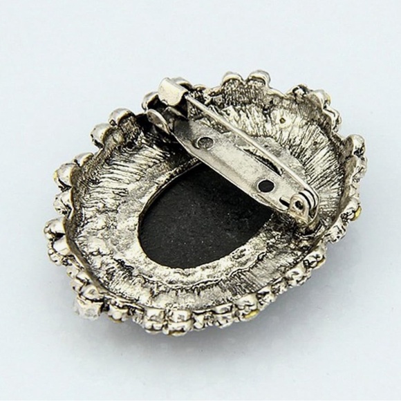 Vintage Rhinestone Cameo Brooch - Picture 3 of 3
